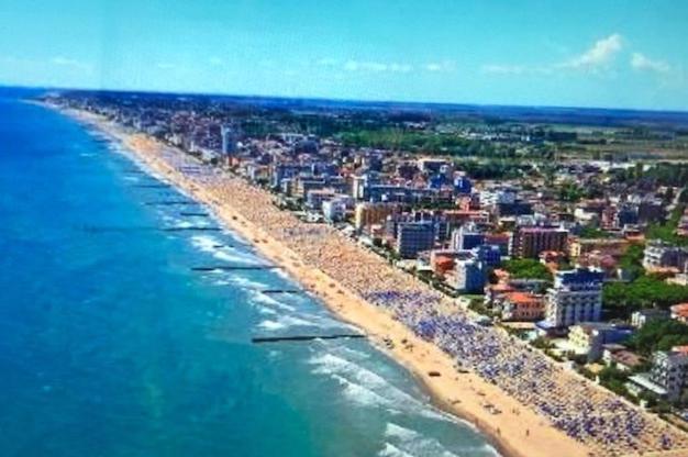 Residence Alba D'Oro Solo Famiglie Lido di Jesolo Bagian luar foto